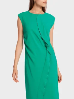 Marc Cain Kleider-FIGURNAHES KLEID MIT RÜSCHEN-DETAIL bright malachite