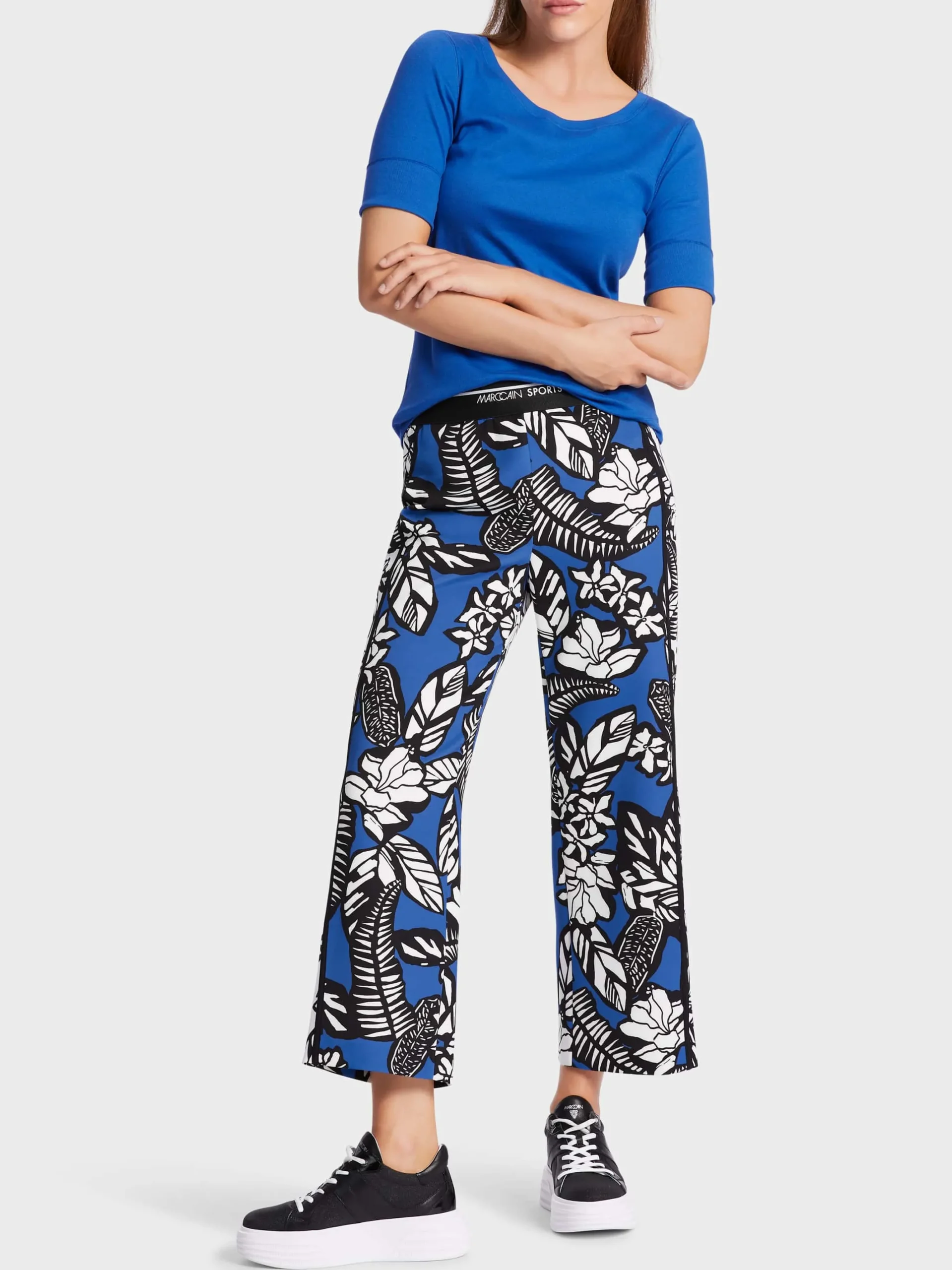 Marc Cain Shirts & Tops-KÖRPERNAHES T-SHIRT MIT ¾-ÄRMEL bright royal blue