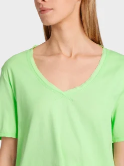 Marc Cain Shirts & Tops-KURZARM-T-SHIRT MIT V-AUSSCHNITT light apple green