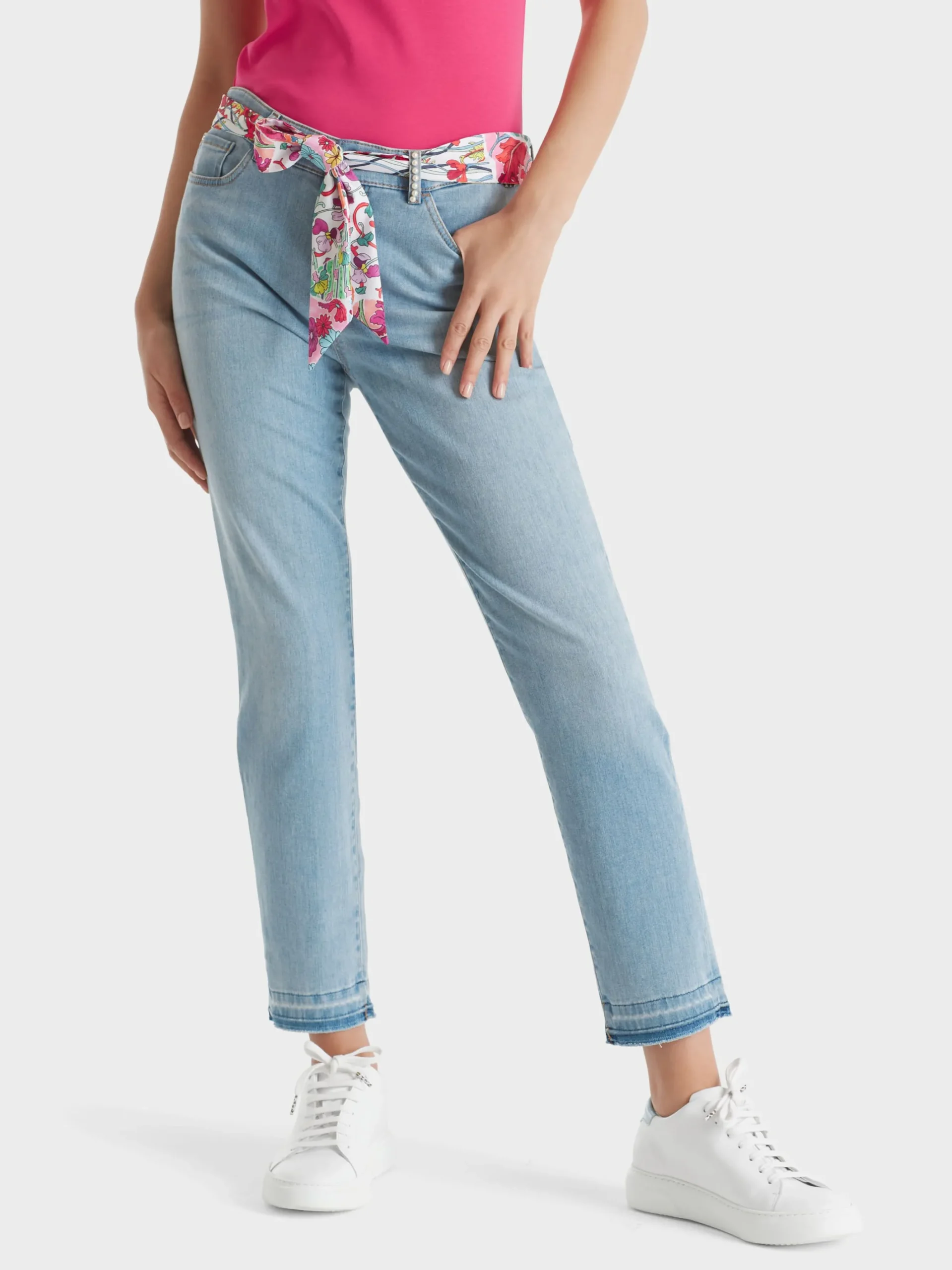 Marc Cain Jeans-MODELL SILEA MIT BINDEGÜRTEL baby blue