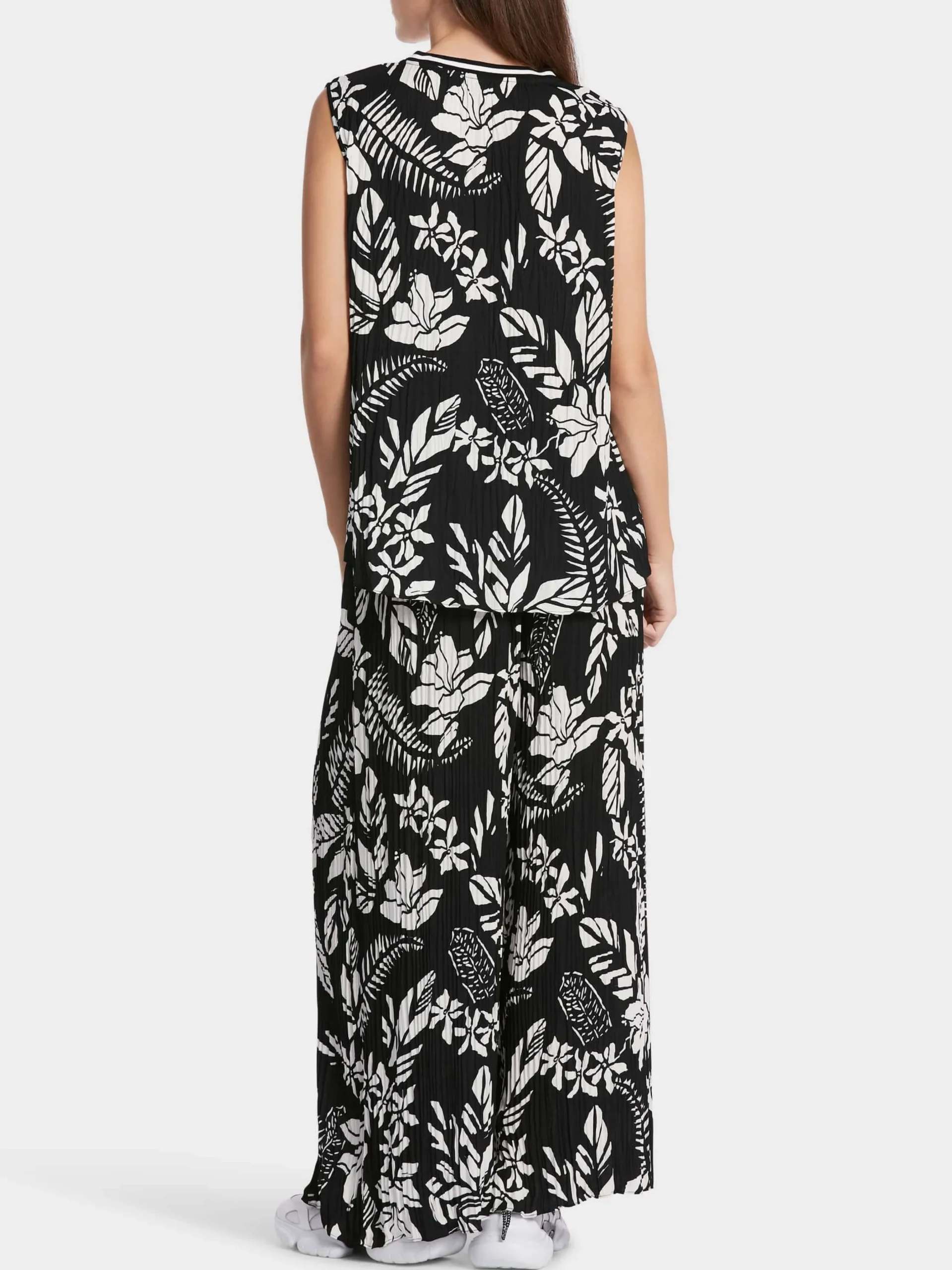 Marc Cain Shirts & Tops-ÄRMELLOSES TOP MIT PLISSEE black and white