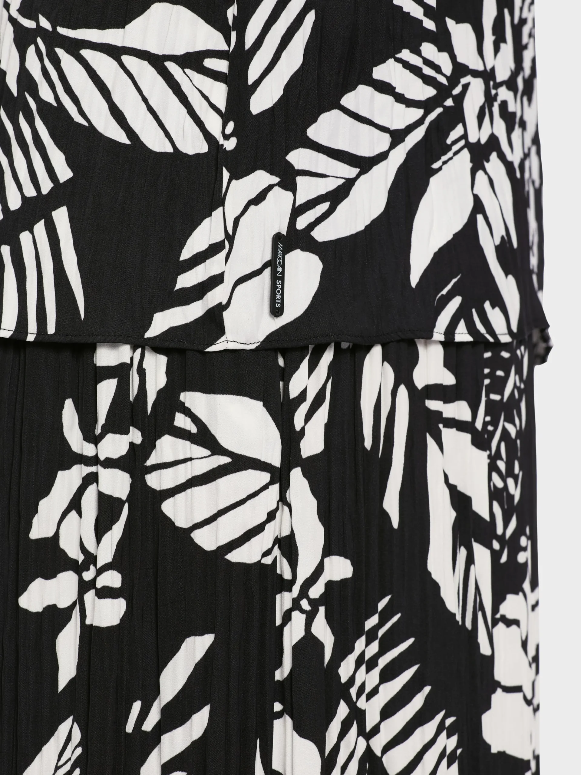 Marc Cain Shirts & Tops-ÄRMELLOSES TOP MIT PLISSEE black and white