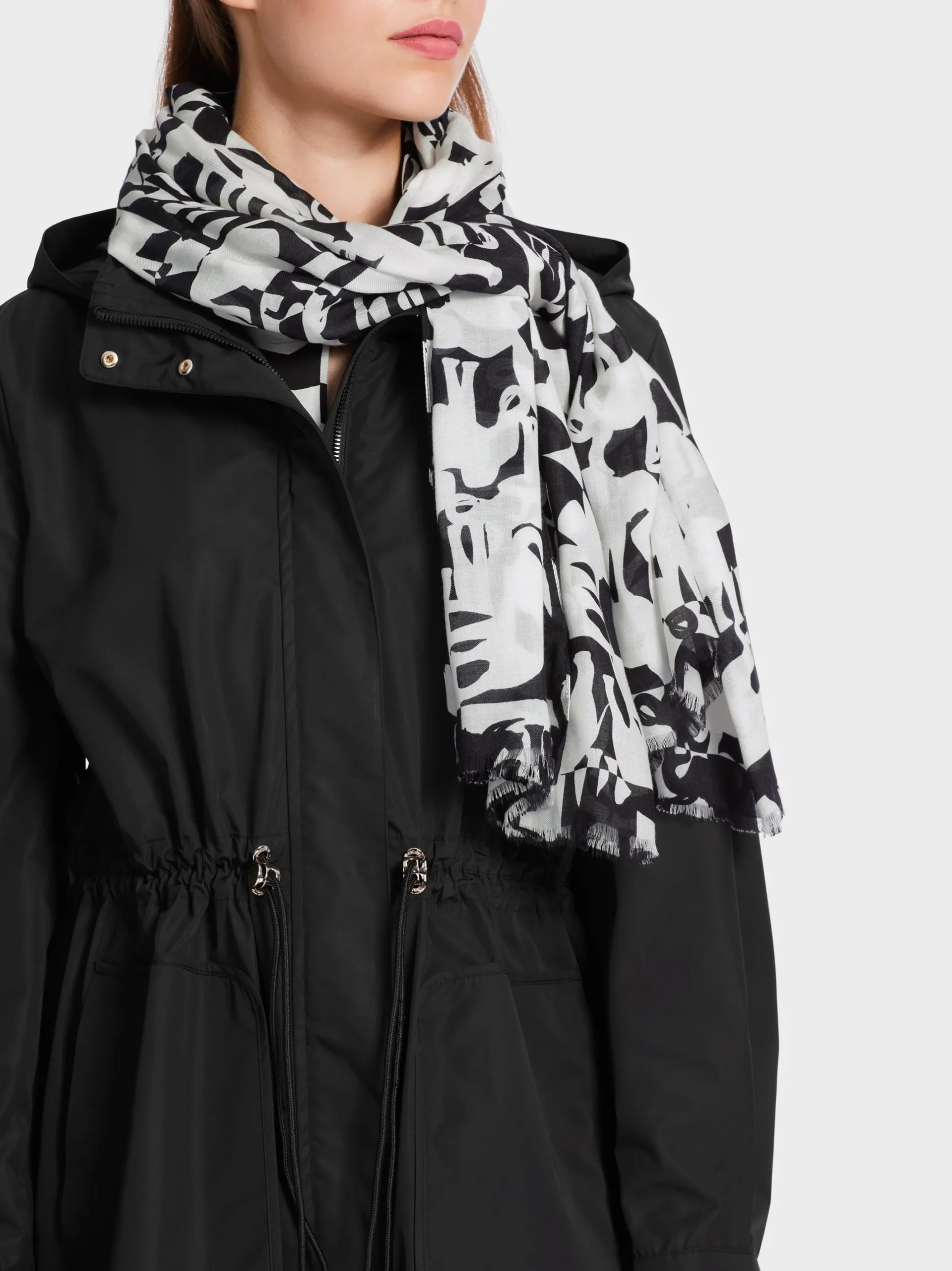 Marc Cain Accessoires-SCHAL MIT ELEFANTEN-PRINT white and black