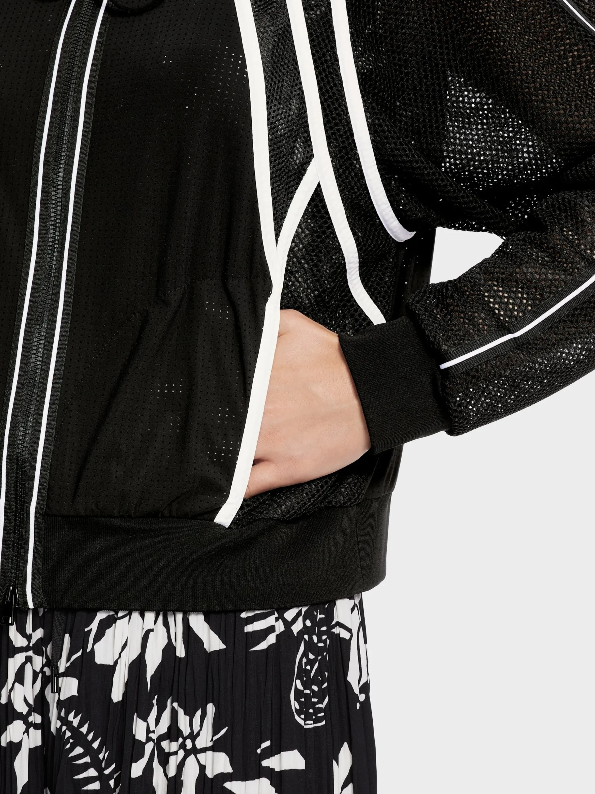Marc Cain Jacken-SPORTIVE ZIPPJACKE MIT NETZDETAILS black and white
