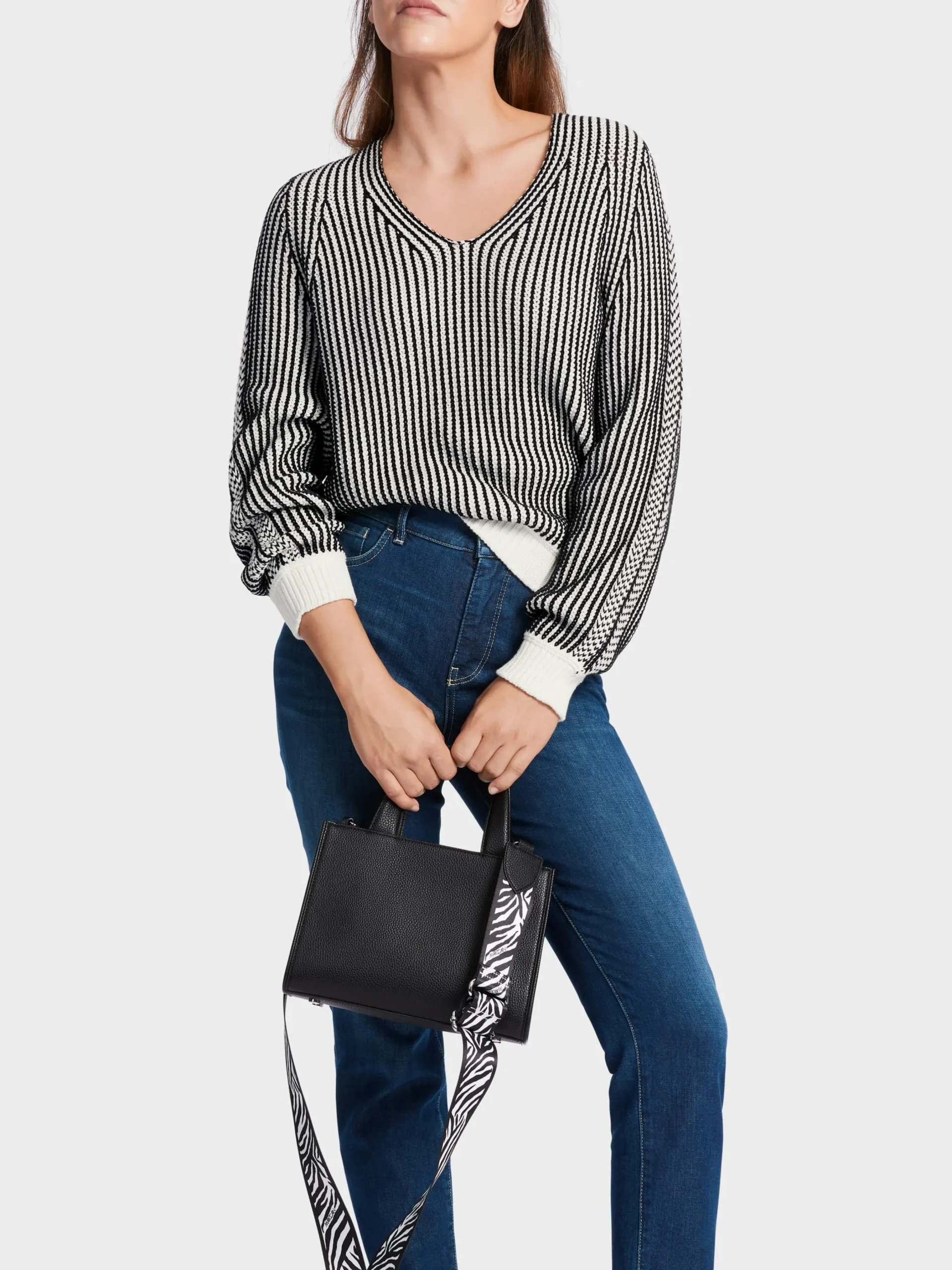 Marc Cain Pullover & Sweatshirts|Strick-SWEATER MIT EGG SHAPE "RETHINK TOGETHER" white and black