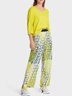 Marc Cain Shirts & Tops-T-SHIRT MIT TIEFEM RUNDHALS soft limeade