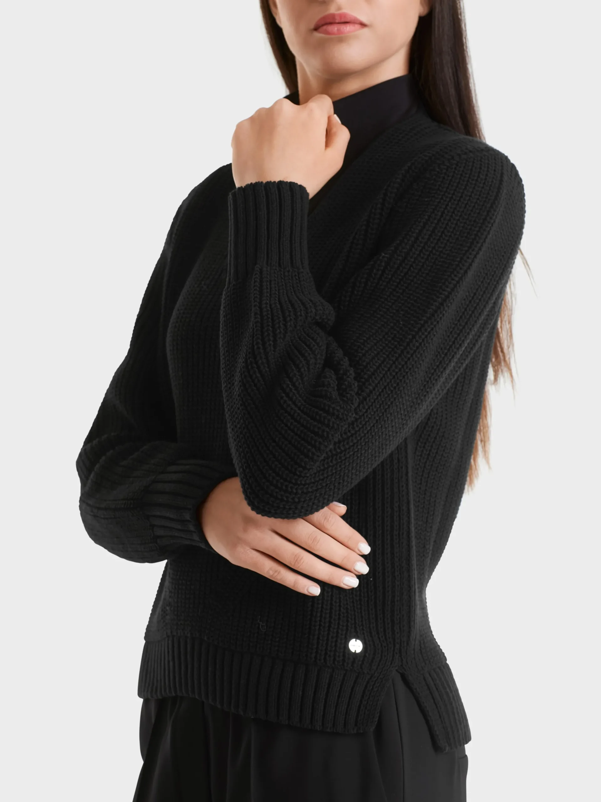 Marc Cain Pullover & Sweatshirts-V-NECK-PULLOVER KNITTED IN GERMANY black