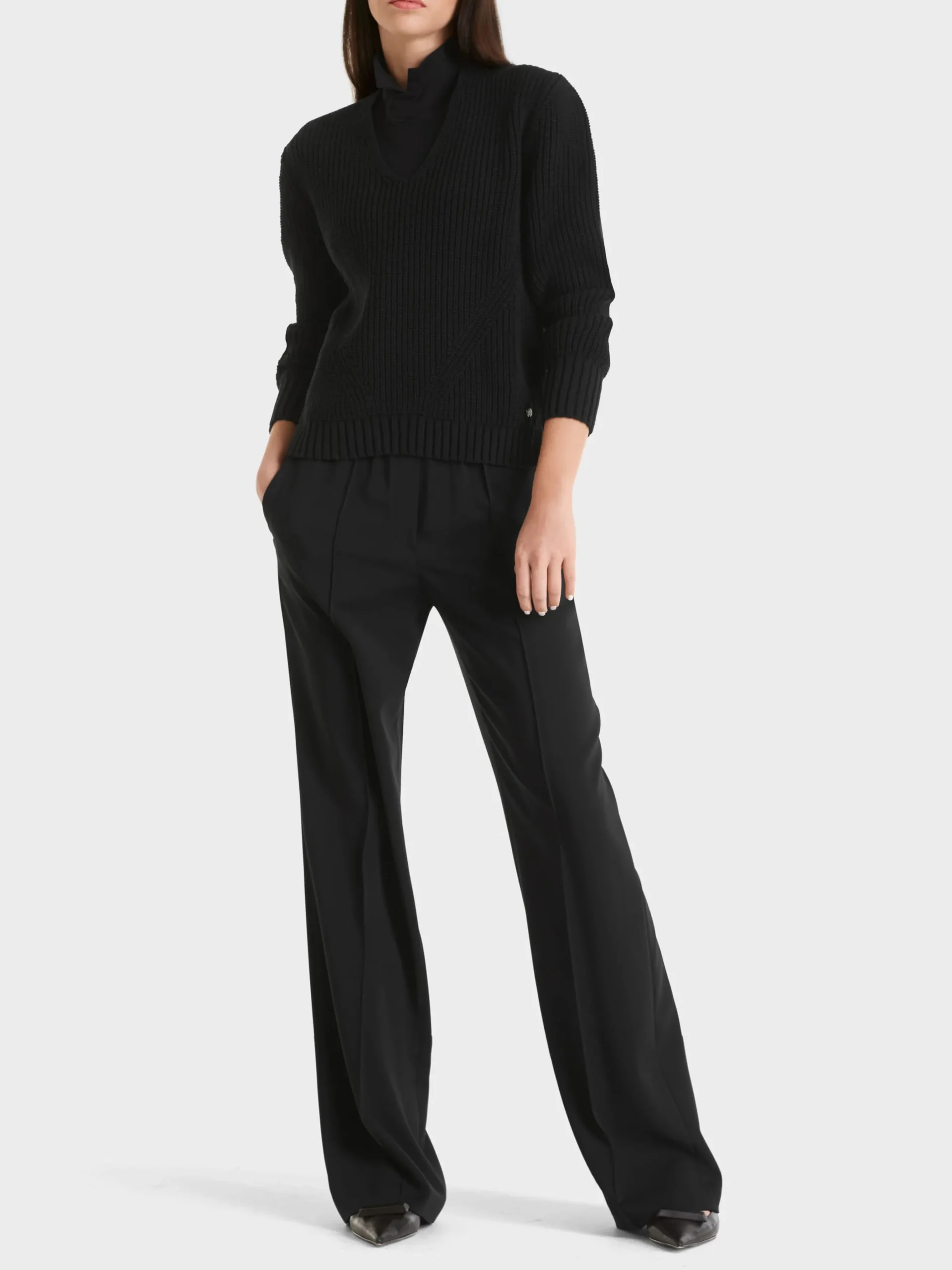 Marc Cain Pullover & Sweatshirts-V-NECK-PULLOVER KNITTED IN GERMANY black